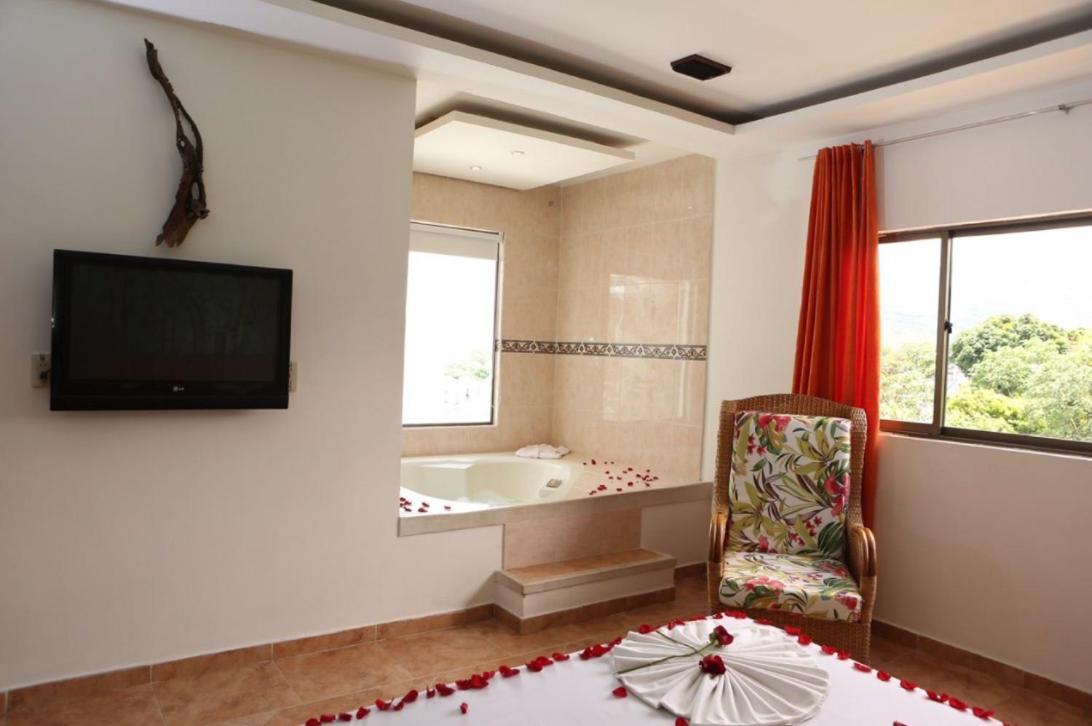 Hotel Anamichu Suites Мельгар Екстер'єр фото